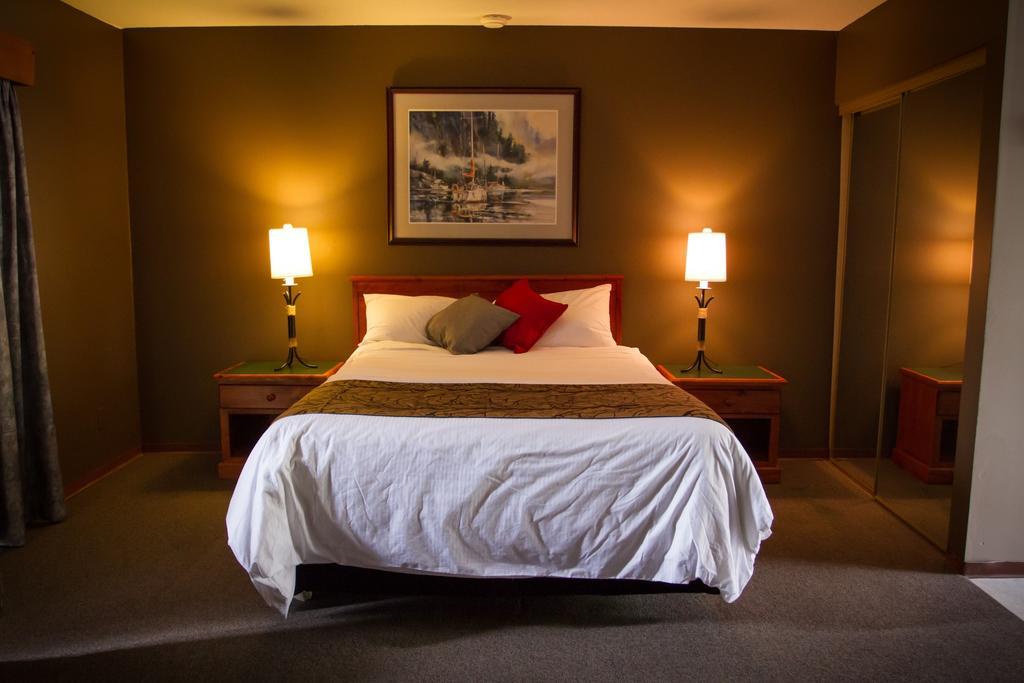 The Bamfield Motel Salmon Beach Buitenkant foto