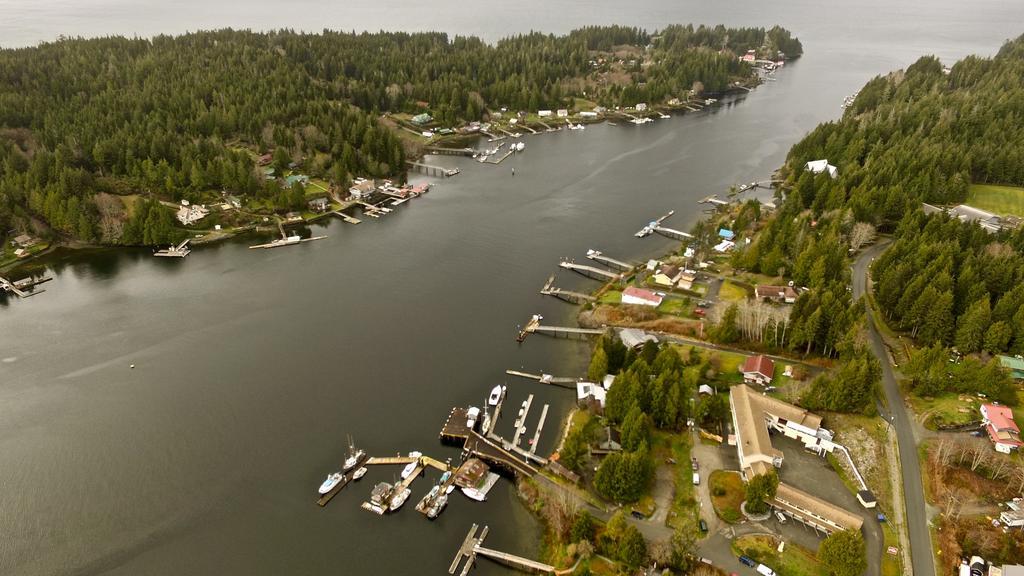 The Bamfield Motel Salmon Beach Buitenkant foto