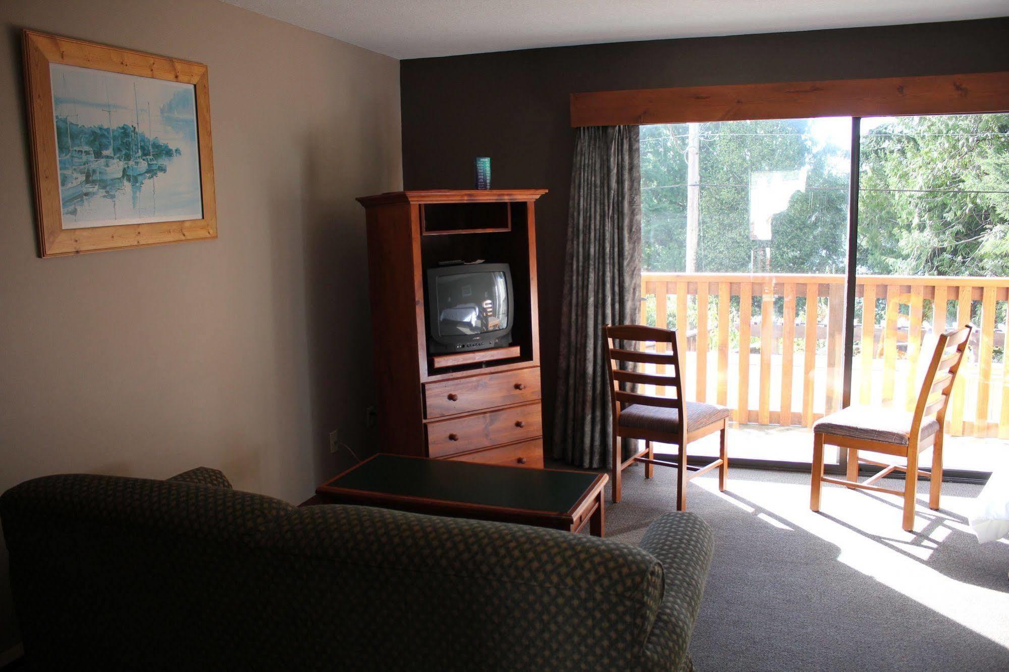 The Bamfield Motel Salmon Beach Buitenkant foto